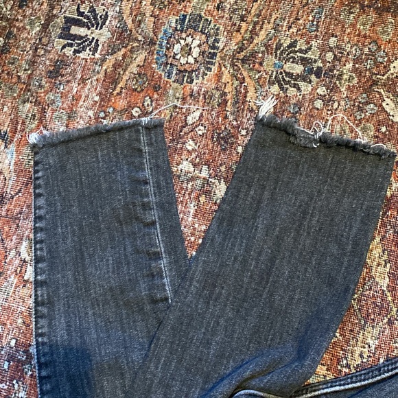 Levi’s Wedgie Skinny. High Rise. Size 26. Charcoal Distressed Grey. Stretch. - Picture 7 of 11